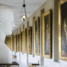 Statue de Napoléon dans une galerie