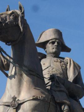 Détail de la statue de Napoléon Ier à Montereau-Fault-Yonne