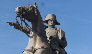 Détail de la statue de Napoléon Ier à Montereau-Fault-Yonne
