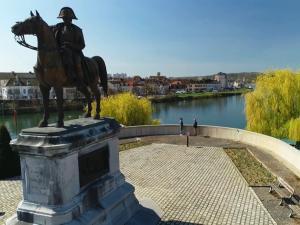 Statue de Napoléon à Montereau