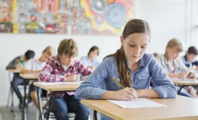 collégiens dans une classe