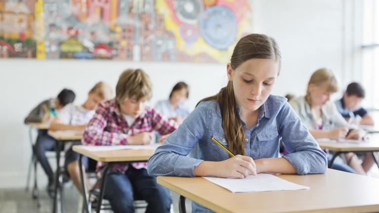 collégiens dans une classe